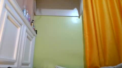 Snapshot of sweet52537 chatting on April 13, 6:13 pm sweet52537 online show from April 13, 6:13 pm