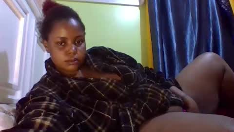 sweet52537 online show from May 13, 9:00 pm