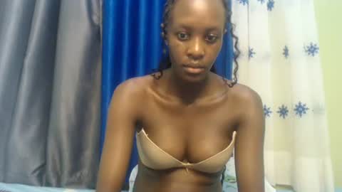 Snapshot of sweet69petyte chatting on December 14, 6:35 am Petite Queen online show from December 14, 6:35 am