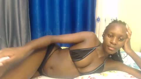 Snapshot of sweet69petyte chatting on December 16, 6:32 am Petite Queen online show from December 16, 6:32 am