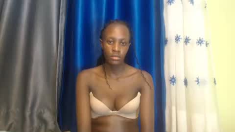 Snapshot of sweet69petyte chatting on December 17, 7:04 pm Petite Queen online show from December 17, 7:04 pm