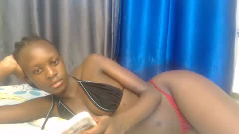 Snapshot of sweet69petyte chatting on December 27, 10:45 am Petite Queen online show from December 27, 10:45 am