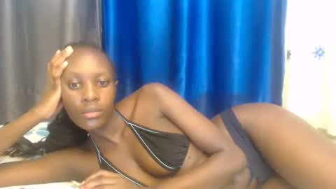 Snapshot of sweet69petyte chatting on December 28, 9:08 pm Petite Queen online show from December 28, 9:08 pm