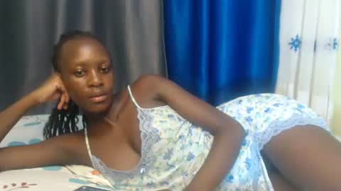 Snapshot of sweet69petyte chatting on January 2, 12:34 am Petite Queen online show from January 2, 12:34 am