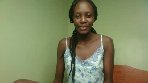 Snapshot of sweet69petyte chatting on January 16, 12:02 am Petite Queen online show from January 16, 12:02 am
