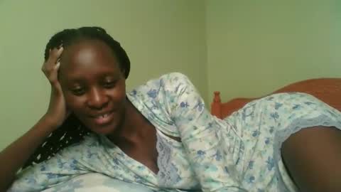Snapshot of sweet69petyte chatting on January 17, 4:28 am Petite Queen online show from January 17, 4:28 am