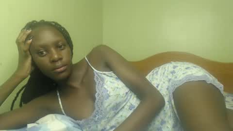 Snapshot of sweet69petyte chatting on January 20, 4:32 am Petite Queen online show from January 20, 4:32 am