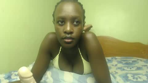 Snapshot of sweet69petyte chatting on January 23, 11:37 am Petite Queen online show from January 23, 11:37 am
