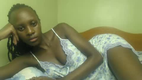 Snapshot of sweet69petyte chatting on January 23, 9:50 pm Petite Queen online show from January 23, 9:50 pm