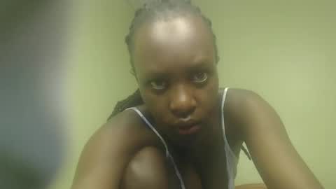 Snapshot of sweet69petyte chatting on January 26, 7:42 am Petite Queen online show from January 26, 7:42 am