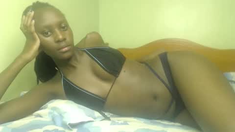 Snapshot of sweet69petyte chatting on January 27, 10:16 am Petite Queen online show from January 27, 10:16 am