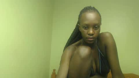 Snapshot of sweet69petyte chatting on January 28, 4:50 am Petite Queen online show from January 28, 4:50 am