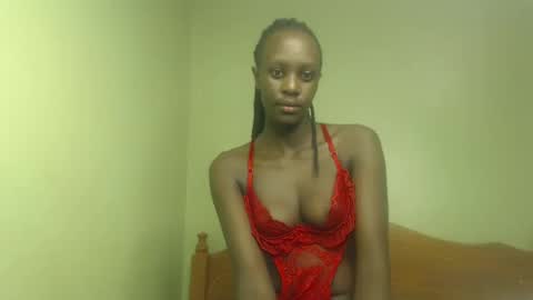 Snapshot of sweet69petyte chatting on January 28, 4:30 pm Petite Queen online show from January 28, 4:30 pm