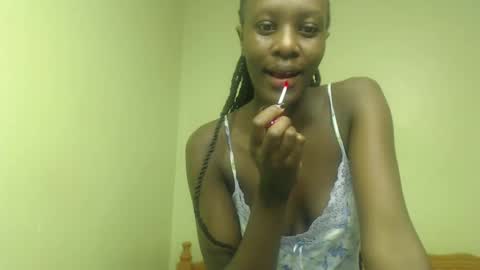 Snapshot of sweet69petyte chatting on January 30, 5:19 am Petite Queen online show from January 30, 5:19 am