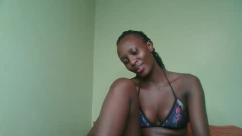 Snapshot of sweet69petyte chatting on February 1, 9:29 pm Petite Queen online show from February 1, 9:29 pm
