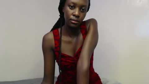 Snapshot of sweet69petyte chatting on February 9, 7:16 am Petite Queen online show from February 9, 7:16 am