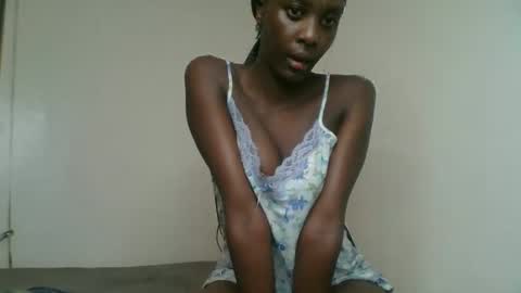Snapshot of sweet69petyte chatting on February 13, 8:24 pm Petite Queen online show from February 13, 8:24 pm