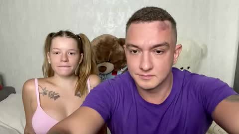 Mia and Robert online show from October 2, 7:04 am