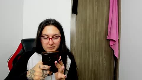 sweet__suck69bitch online show from December 17, 2:55 am