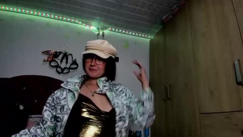 sweet__suck69bitch online show from January 1, 6:58 am