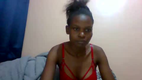 Snapshot of sweet_adora chatting on February 6, 11:10 am sweet_adora online show from February 6, 11:10 am