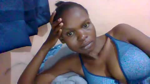 Snapshot of sweet_adora chatting on February 8, 6:22 am sweet_adora online show from February 8, 6:22 am