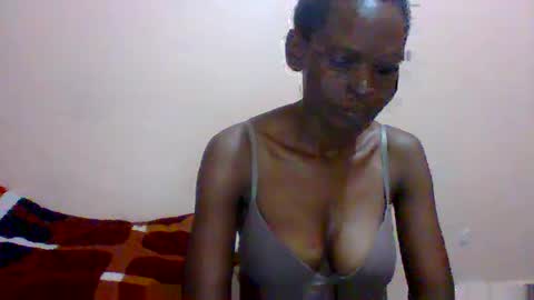 Snapshot of sweet_adora chatting on February 17, 5:14 am sweet_adora online show from February 17, 5:14 am