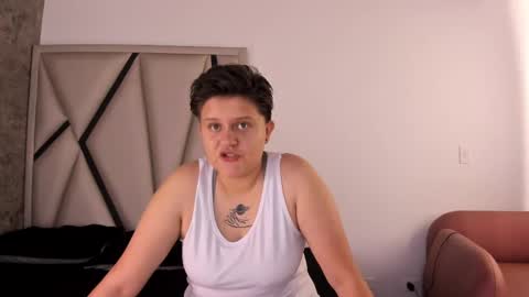 Andrea Y Melisa online show from October 4, 11:30 am