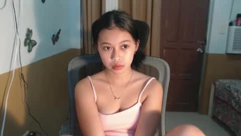 Snapshot of sweet_angela0701 chatting on September 12, 3:23 pm sweet_angela0701 online show from September 12, 3:23 pm