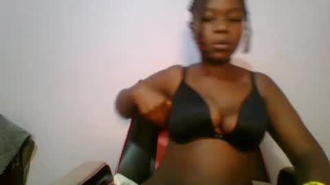 Snapshot of sweet_arianna_ chatting on February 14, 4:37 am timaya online show from February 14, 4:37 am