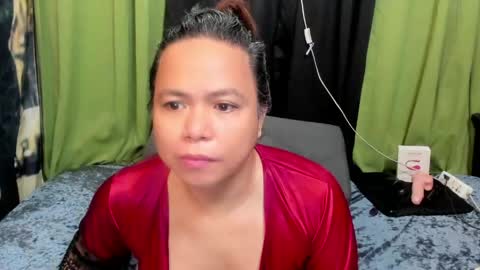 Snapshot of sweet_asiants_4u chatting on May 3, 12:27 am izza izzasweet online show from May 3, 12:27 am