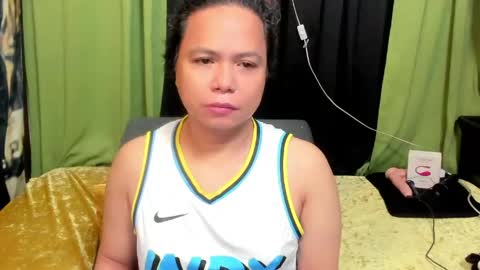 Snapshot of sweet_asiants_4u chatting on May 19, 1:00 am izza izzasweet online show from May 19, 1:00 am