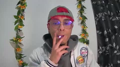 sweet_boy2224 online show from December 1, 6:07 am