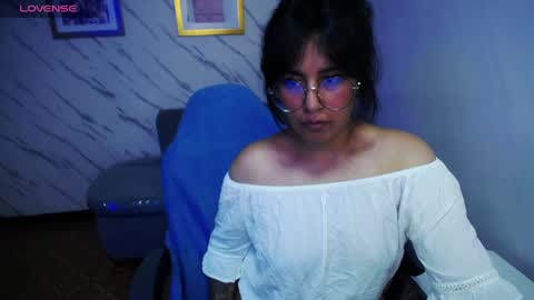 Snapshot of sweet_cam_v chatting on May 27, 2:52 am Hi Stream 1430 to 2100pm online show from May 27, 2:52 am
