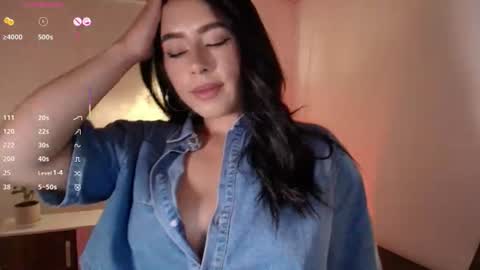 Snapshot of sweet_cami1 chatting on June 18, 11:31 pm Camila online show from June 18, 11:31 pm