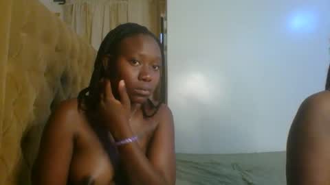 Snapshot of sweet_camila5 chatting on October 25, 9:50 am Camila online show from October 25, 9:50 am