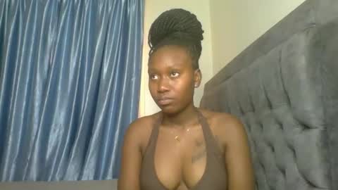 Snapshot of sweet_camila5 chatting on November 4, 5:06 am Camila online show from November 4, 5:06 am