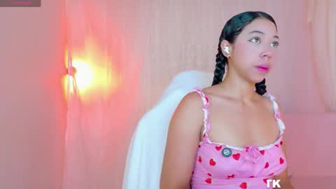 Snapshot of sweet_carine chatting on May 21, 9:16 am camil online show from May 21, 9:16 am