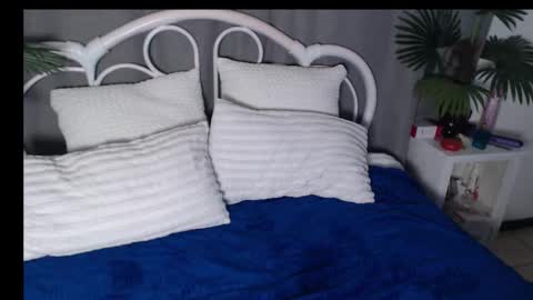 Snapshot of sweet_chantelle chatting on November 6, 9:05 pm Chantelle online show from November 6, 9:05 pm