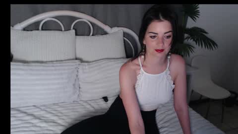 Snapshot of sweet_chantelle chatting on November 19, 10:54 pm Chantelle online show from November 19, 10:54 pm