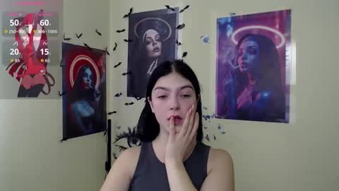 Snapshot of sweet_cherryg chatting on October 31, 7:09 am Ivy online show from October 31, 7:09 am