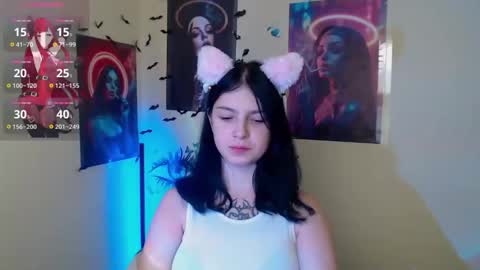 Snapshot of sweet_cherryg chatting on November 8, 7:41 am Ivy online show from November 8, 7:41 am