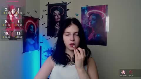 Snapshot of sweet_cherryg chatting on November 13, 11:09 am Ivy online show from November 13, 11:09 am