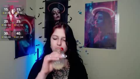 Snapshot of sweet_cherryg chatting on January 9, 2:09 pm Ivy online show from January 9, 2:09 pm