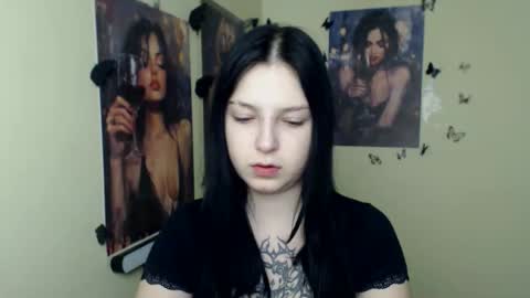 Snapshot of sweet_cherryg chatting on February 10, 7:12 am Ivy online show from February 10, 7:12 am