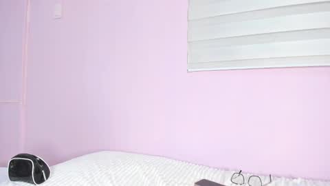 Snapshot of sweet_couples1 chatting on January 7, 11:14 pm sweet_couples1 online show from January 7, 11:14 pm