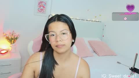 sweet_dania_ online show from September 20, 9:54 am