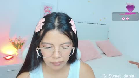 sweet_dania_ online show from September 28, 2:50 am