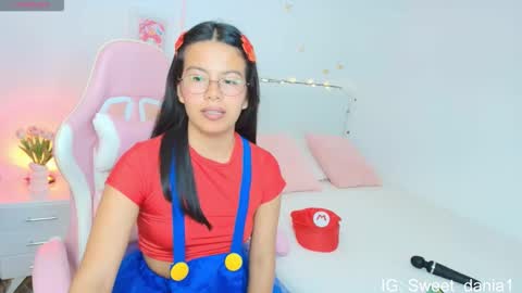 Snapshot of sweet_dania_ chatting on October 11, 4:33 am sweet_dania_ online show from October 11, 4:33 am