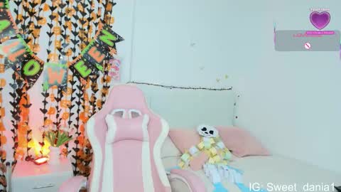 Snapshot of sweet_dania_ chatting on October 22, 8:14 am sweet_dania_ online show from October 22, 8:14 am